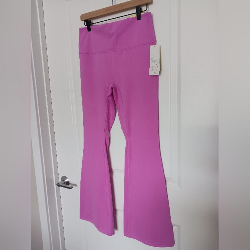NWT All In Motion - Ultra High-Rise Flare Leggings - Picture 5 of 9